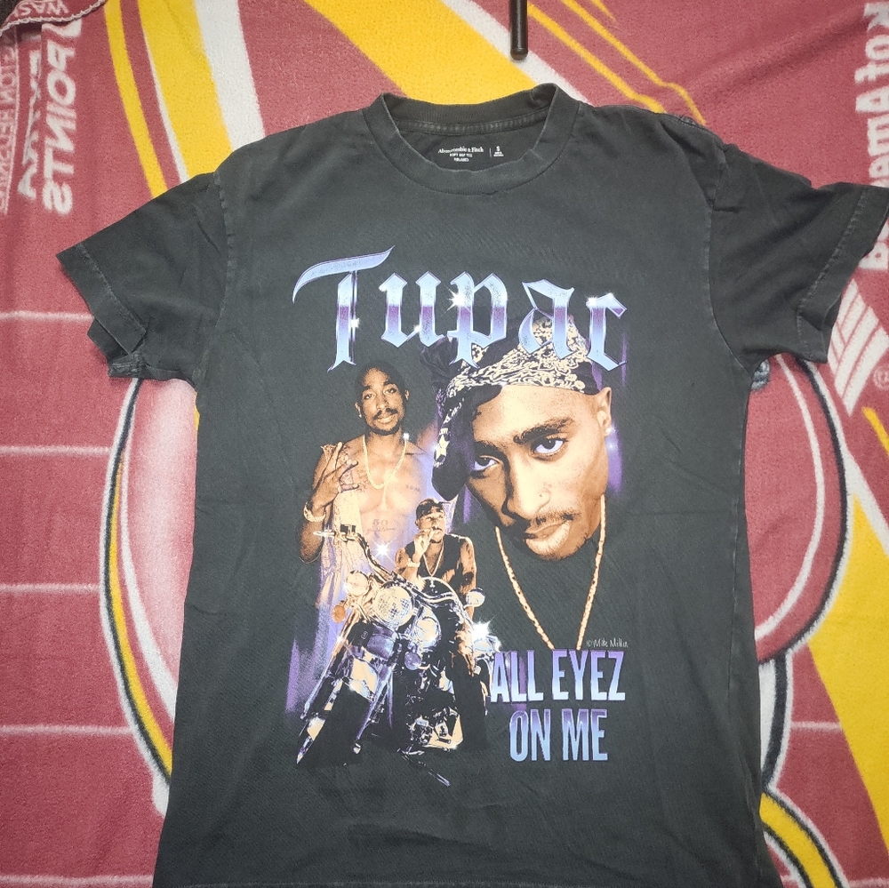 Mens 2pac tshirt Size small